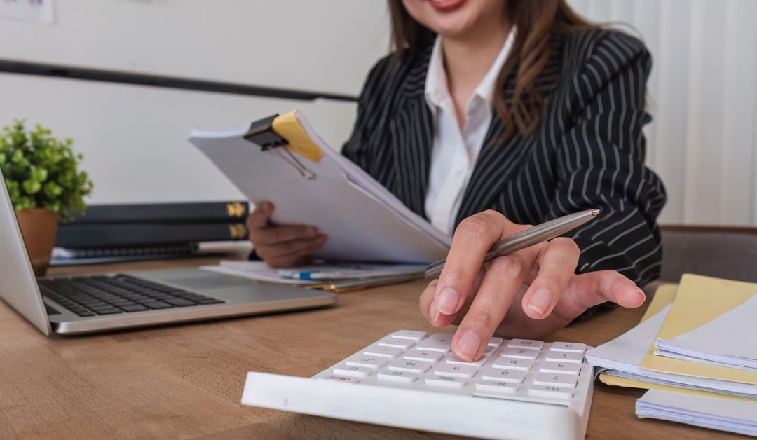 Brecha salarial y digitalización desafían a las contadoras chilenas